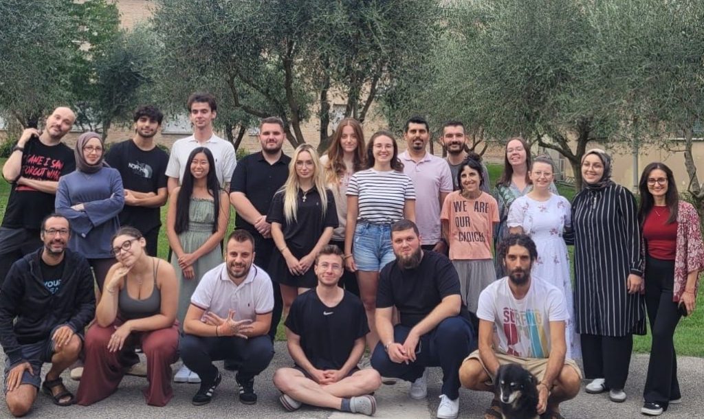 AI Literacy & Critical Thinking For Youth Workers