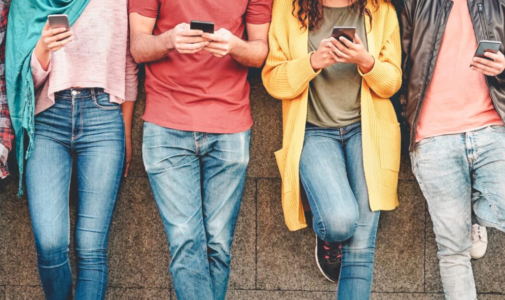 ragazzi di vita - social scroll